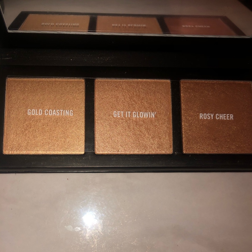 Brand new Hyper real Glow face palette! By MAC